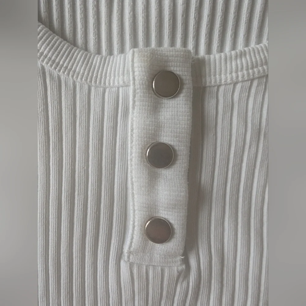 Zara White Ribbed Button-Front Women's Bodysuit - Picture 4 of 5
